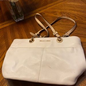 Selling White Michael Kors purse.